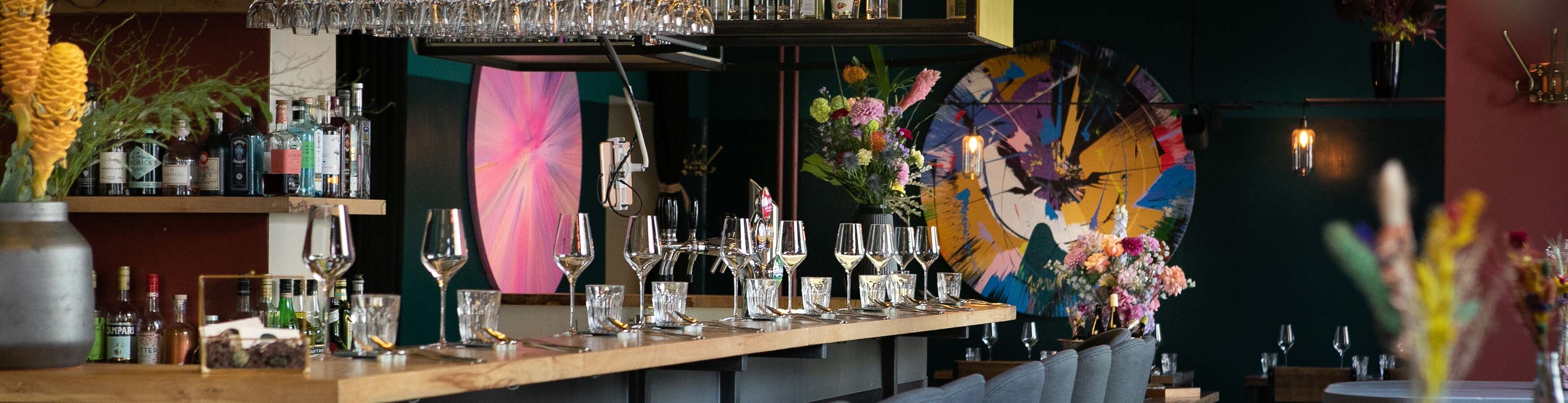 The bar area at Bonvivant Berlin Schöneberg – Contact page
