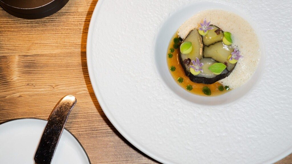 Deceleration at the Table: The Psychology of a Perfect Restaurant Evening